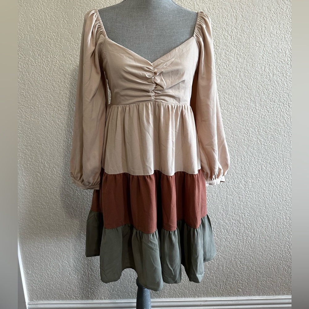 Entro Tri Color Tiered Dress w/ optional off the shoulder sleeves Sz L